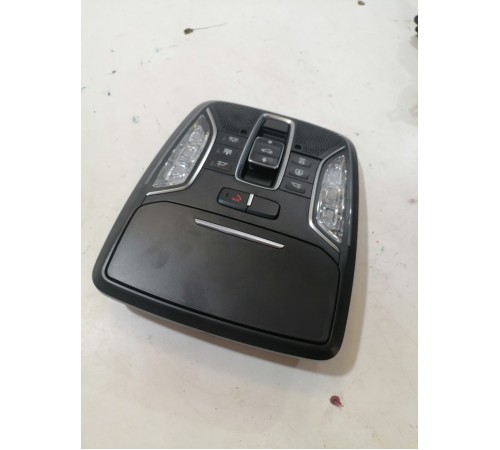 Плафон освещения салона передний