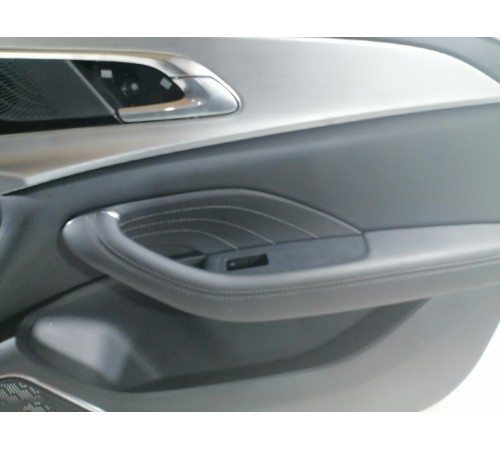 Обшивка двери передняя правая