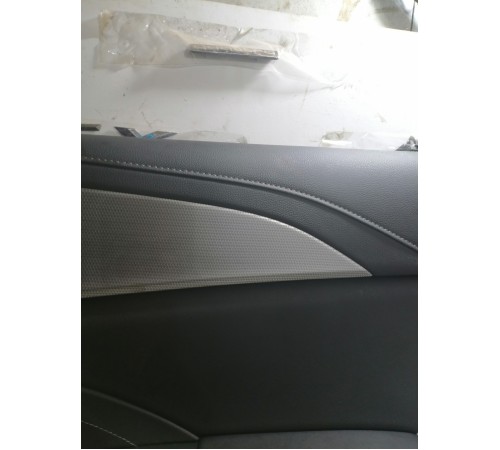 Обшивка двери передняя правая