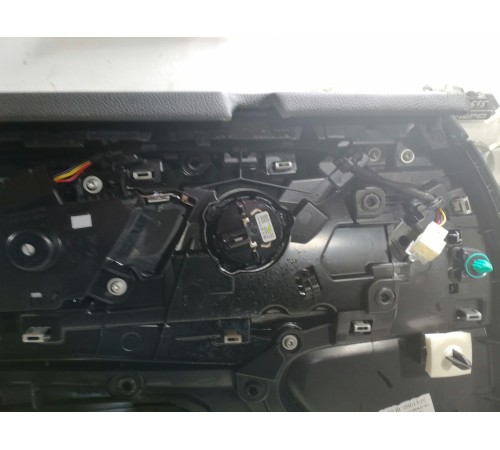 Обшивка двери передняя правая