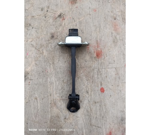 Ограничитель двери задний правый