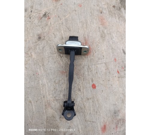 Ограничитель двери задний правый