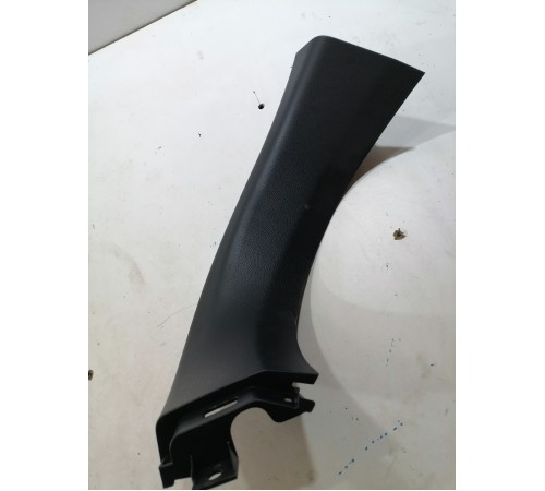 Накладка крышки багажника левая внутренняя