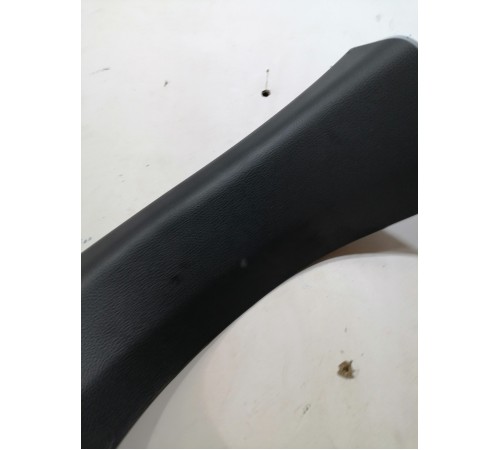 Накладка крышки багажника левая внутренняя