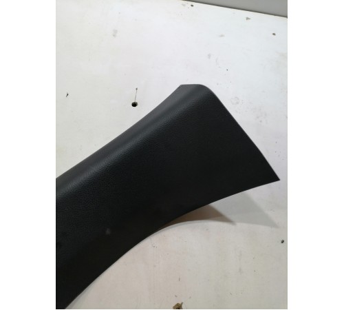 Накладка крышки багажника левая внутренняя
