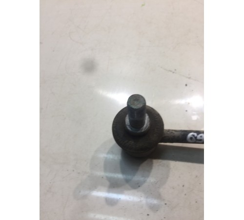 Стойка стабилизатора (передняя, правая)