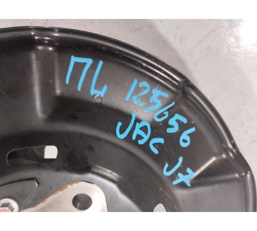 Кулак поворотный передний левый