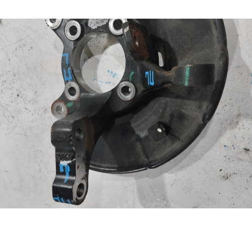 Кулак поворотный передний левый