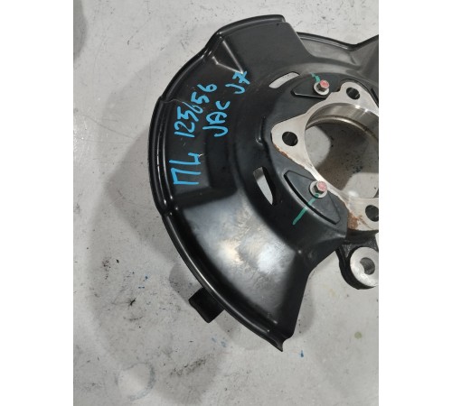 Кулак поворотный передний левый