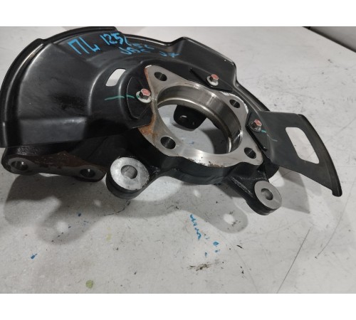 Кулак поворотный передний левый