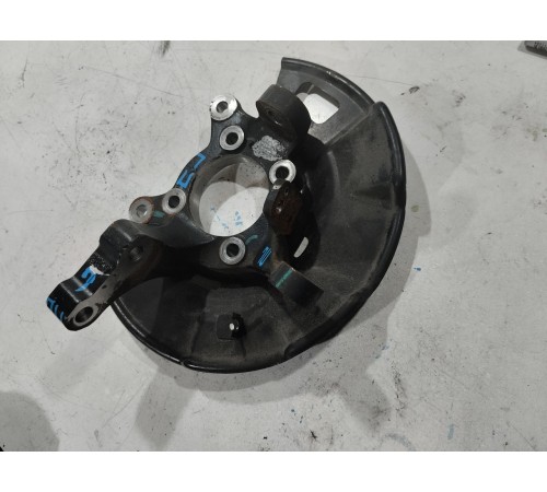 Кулак поворотный передний левый