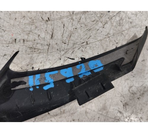 Накладка лобового стекла правая