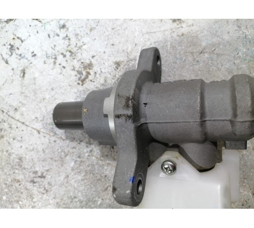 Главный тормозной цилиндр с бачком