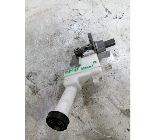 Главный тормозной цилиндр с бачком