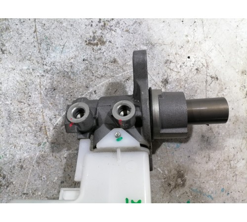 Главный тормозной цилиндр с бачком