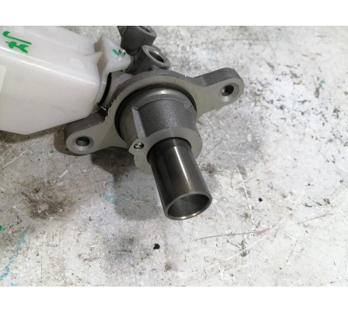 Главный тормозной цилиндр с бачком