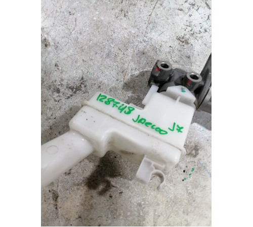 Главный тормозной цилиндр с бачком