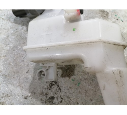 Главный тормозной цилиндр с бачком