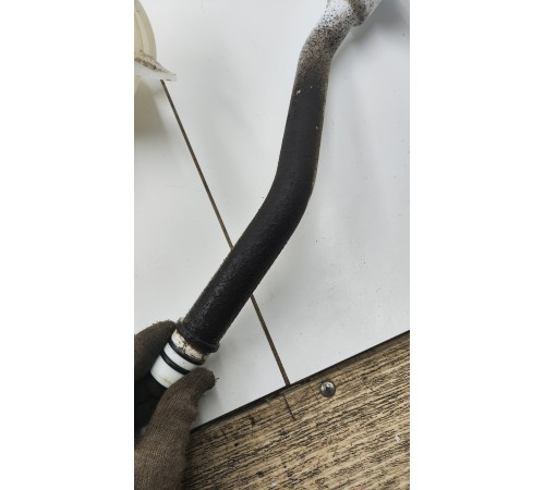 Горловина бачка омывателя с крышкой