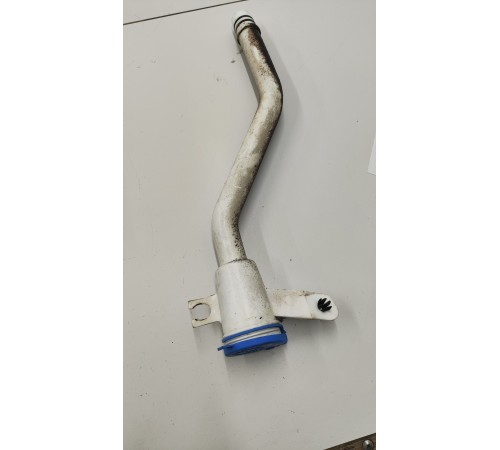 Горловина бачка омывателя с крышкой