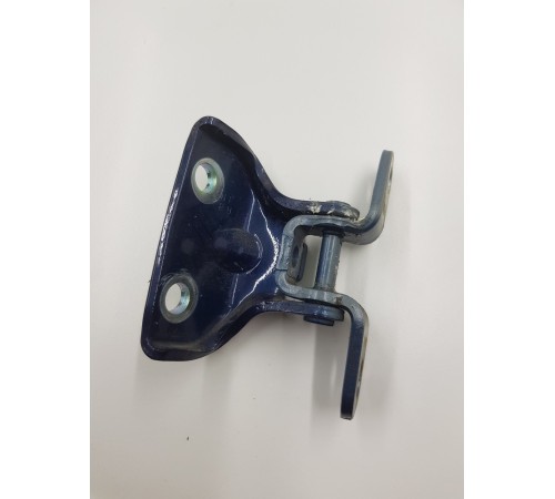 Петля двери задняя левая верхняя