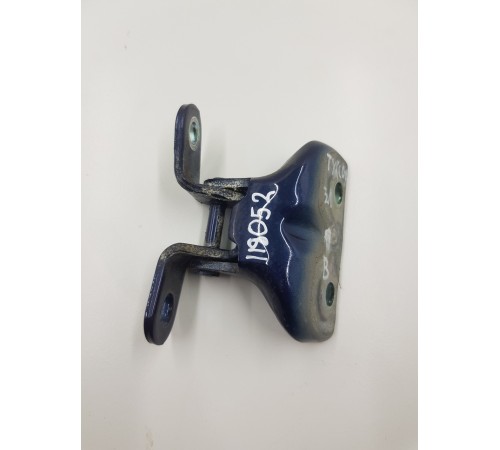 Петля двери задняя левая верхняя