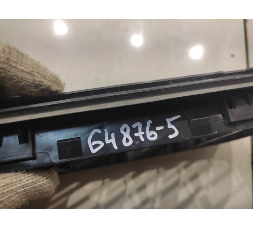 Вентиляционная решётка (задняя, левая)