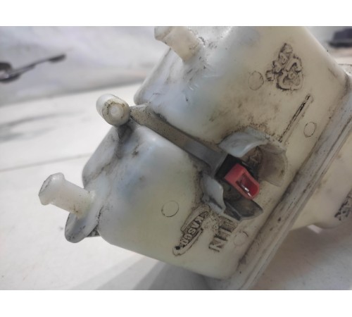 Бачок главного тормозного цилиндра