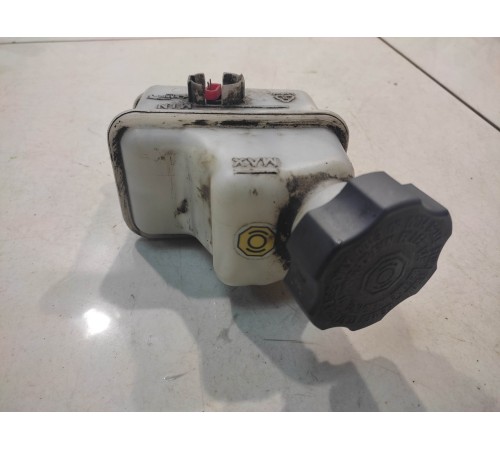 Бачок главного тормозного цилиндра