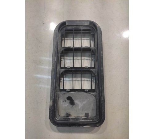 Вентиляционная решётка (задняя, левая)