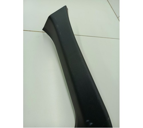 Обшивка крышки багажника правая