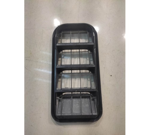 Вентиляционная решётка (задняя, левая)