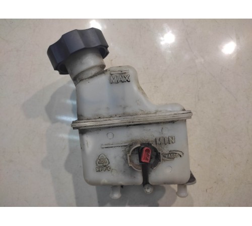 Бачок главного тормозного цилиндра