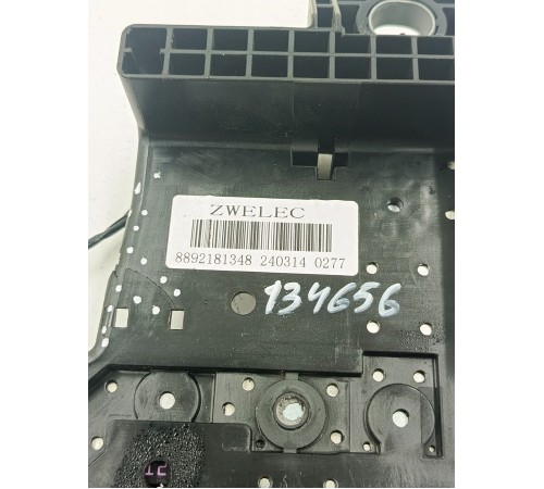 Клемма аккумулятора плюсовая