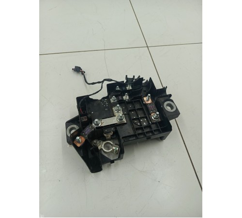 Клемма аккумулятора плюсовая