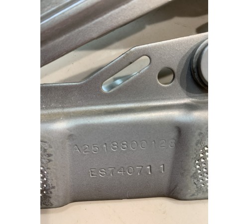 Петля капота (левая)