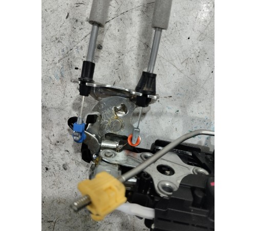 Замок двери задний левый