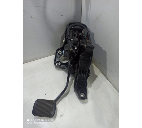 Педаль тормоза