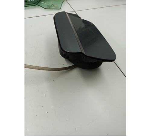 Лючок топливного бака с крышкой