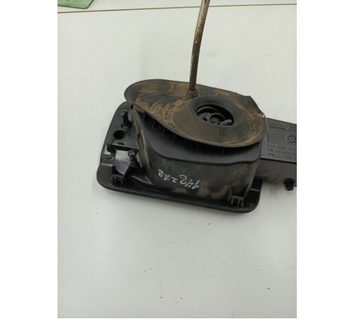 Лючок топливного бака с крышкой