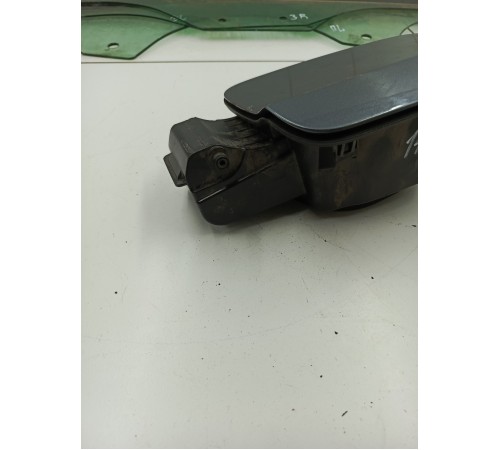 Лючок топливного бака с крышкой