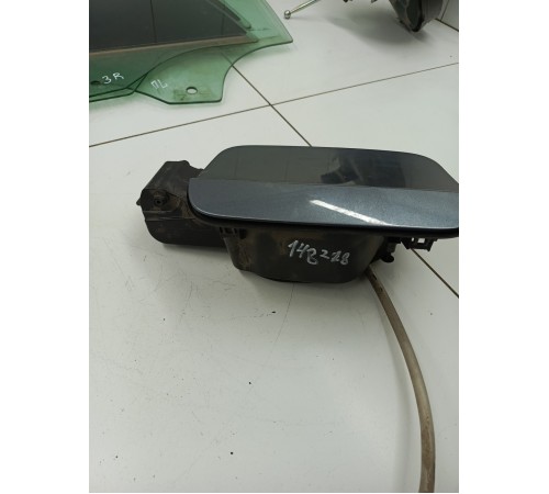 Лючок топливного бака с крышкой