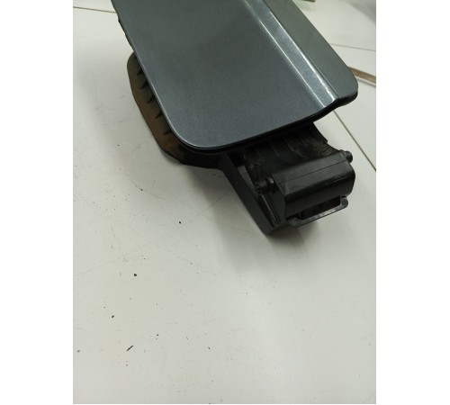 Лючок топливного бака с крышкой