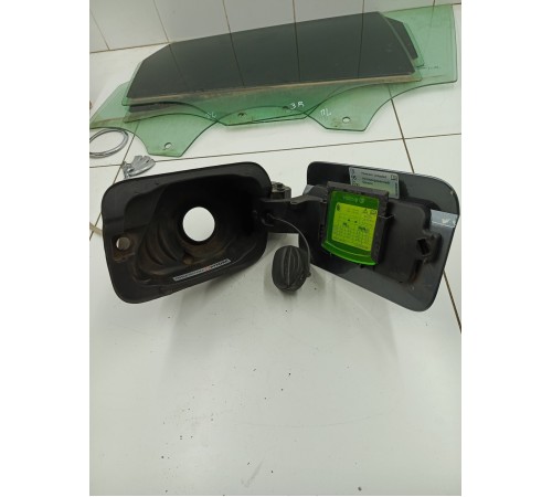 Лючок топливного бака с крышкой