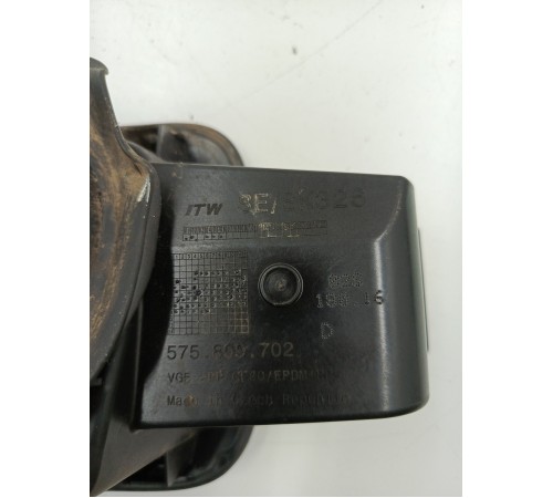 Лючок топливного бака с крышкой