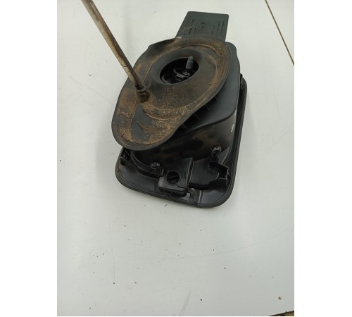 Лючок топливного бака с крышкой