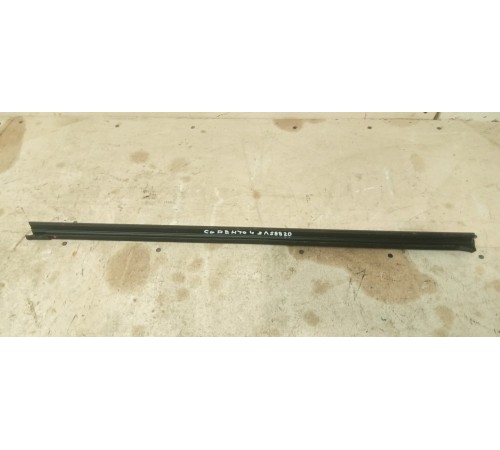 Молдинг стекла двери задней левой внутренний