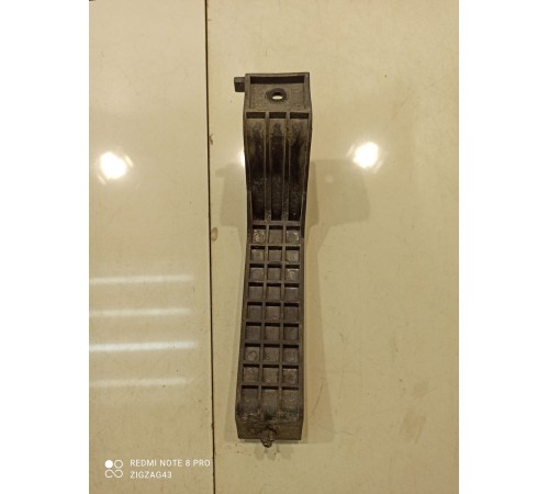 Кронштейн усилителя заднего бампера(средний)