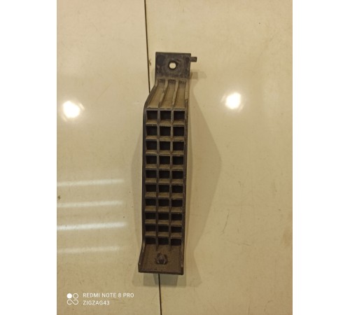 Кронштейн усилителя заднего бампера(средний)