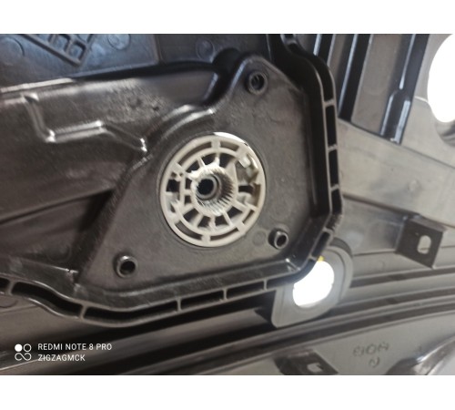 Стеклоподъемник (задний левый)